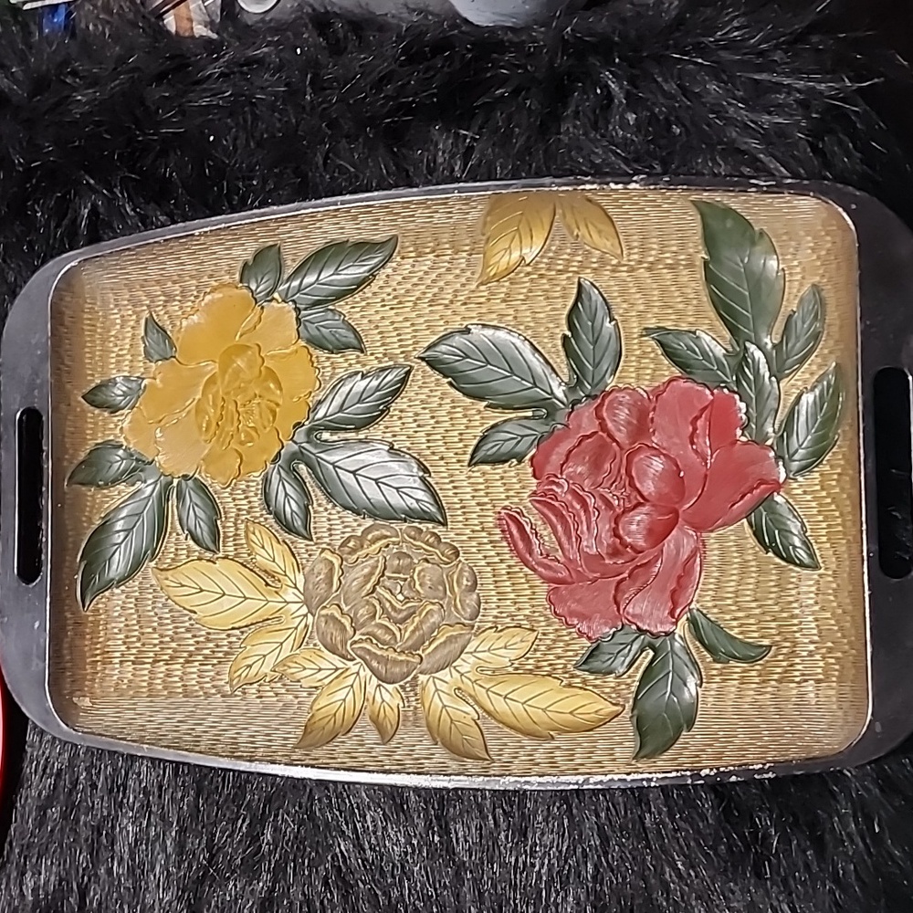 Floral Embossed Decorative Tray. VINTAGE PLASTIC SERVING OR VANITY TRAY. - Picture 2 of 3